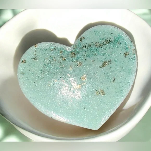 Vanilla berry soap HANDMADE shea butter & goats milk & coconut oil 3x3in 5oz - Picture 2 of 4